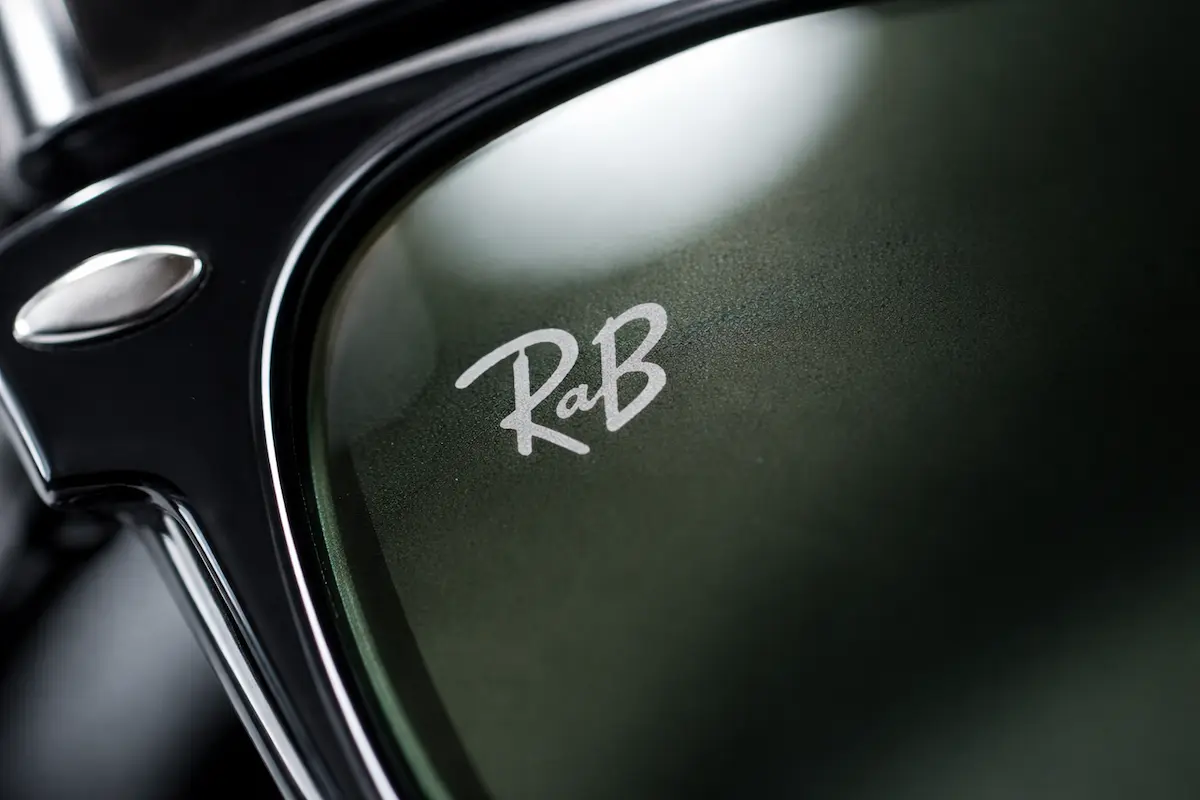 تشخیص عینک ریبن اصل از روی حکاکی لیزری لوگوی RB