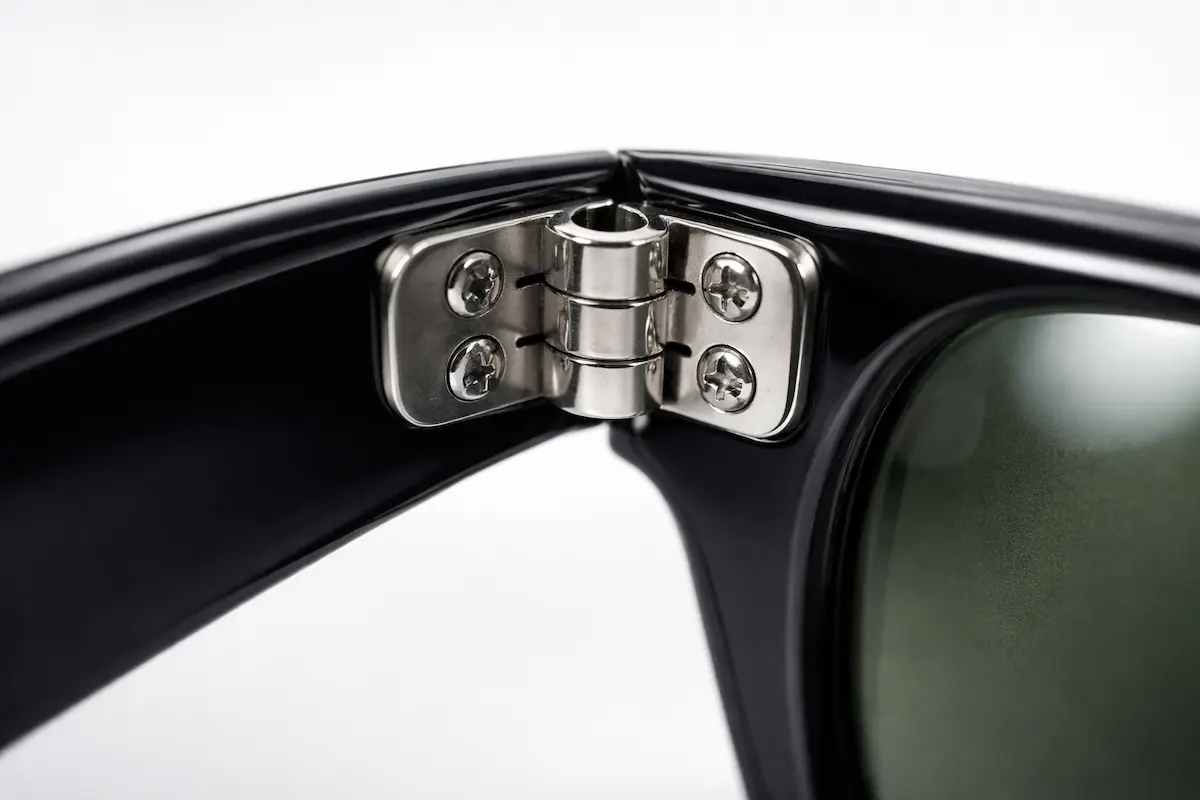 بررسی کیفیت لولای عینک آفتابی اورجینال